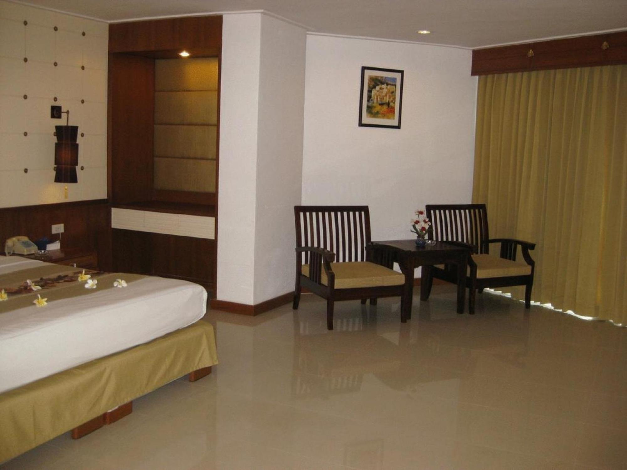 Royal Twins Palace Hotel Pattaya Exterior foto