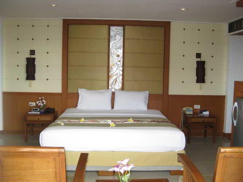 Royal Twins Palace Hotel Pattaya Exterior foto