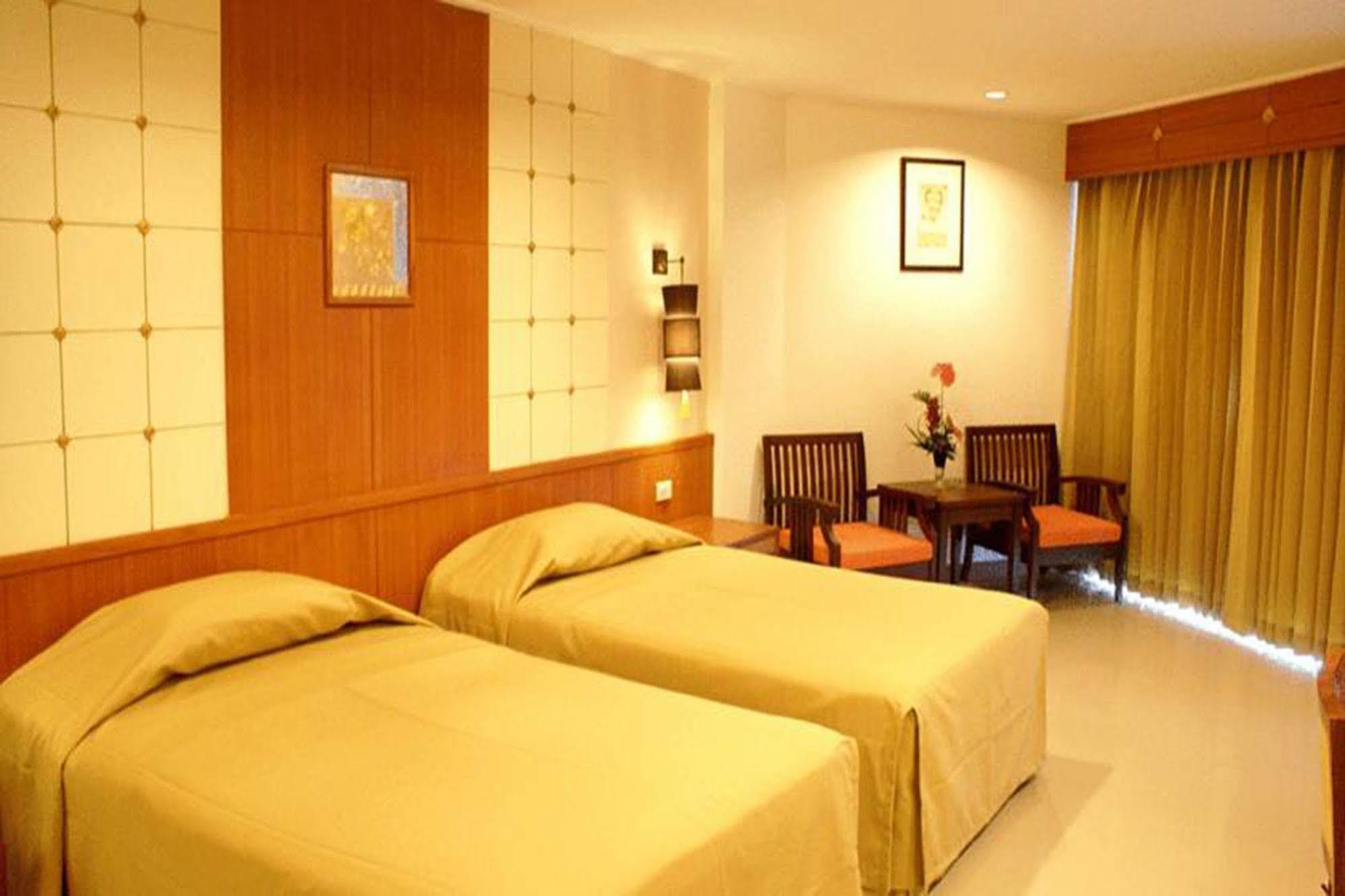 Royal Twins Palace Hotel Pattaya Exterior foto